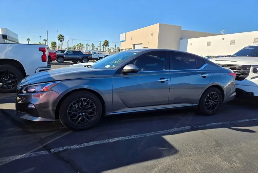 2019 Nissan Altima 2.5 S photo 1