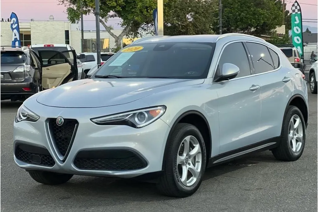 2020 Alfa Romeo Stelvio Sport photo 1
