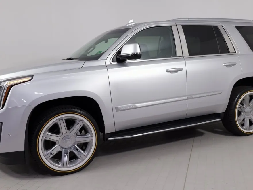 2019 Cadillac Escalade Luxury photo 1