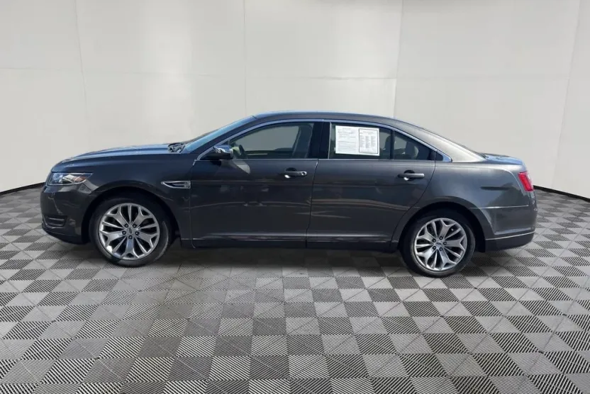 2018 Ford Taurus Limited photo 1
