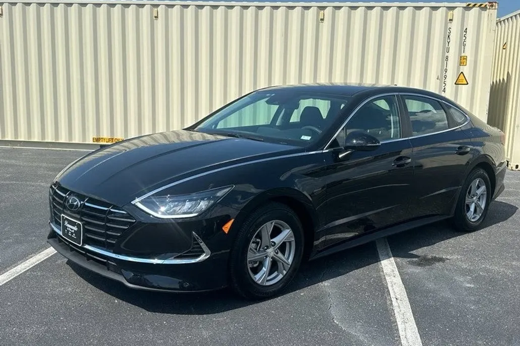 2023 Hyundai Sonata SE photo 1