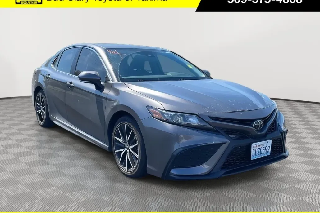 2022 Toyota Camry SE photo 1