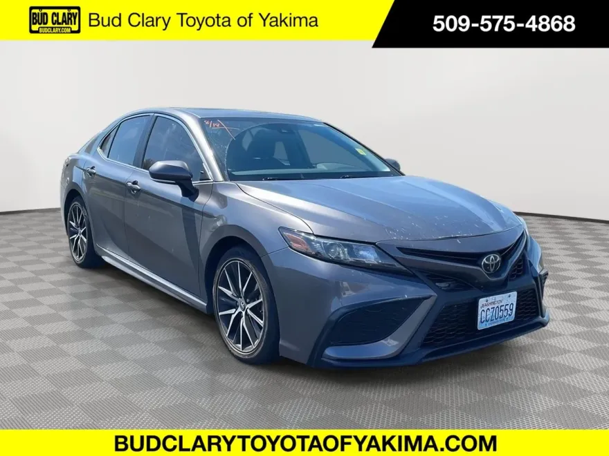2022 Toyota Camry SE photo 1