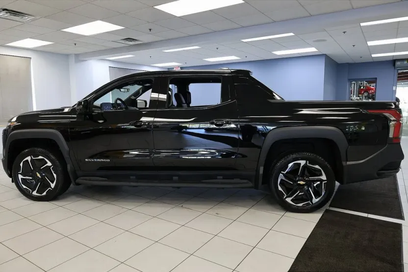 2026 Chevrolet Silverado EV LT photo 1