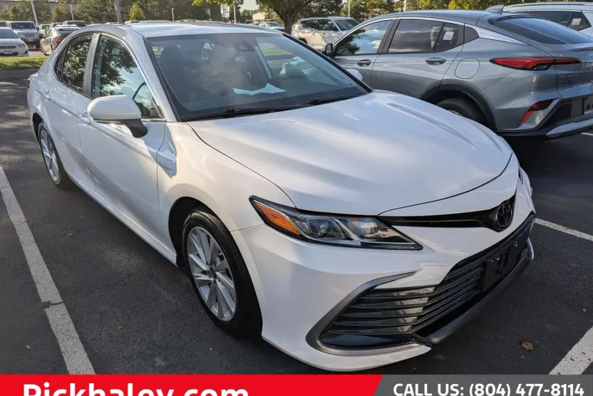 2022 Toyota Camry LE photo 1