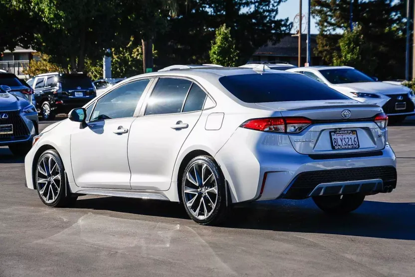 2020 Toyota Corolla SE photo 1