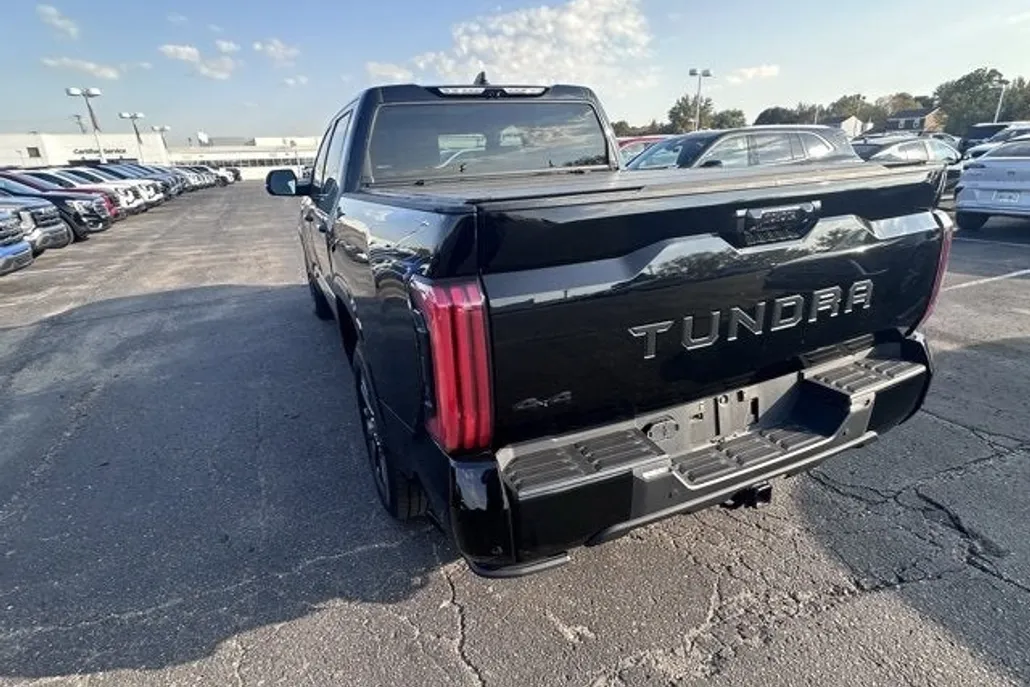 2023 Toyota Tundra Platinum photo 1