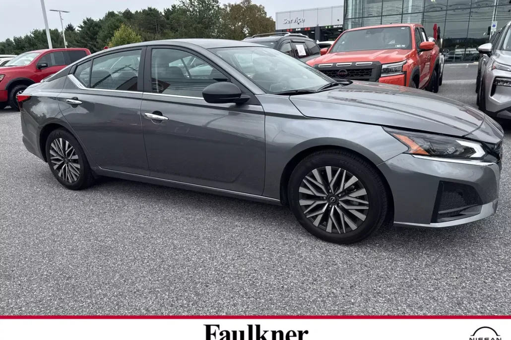 2025 Nissan Altima SV photo 1