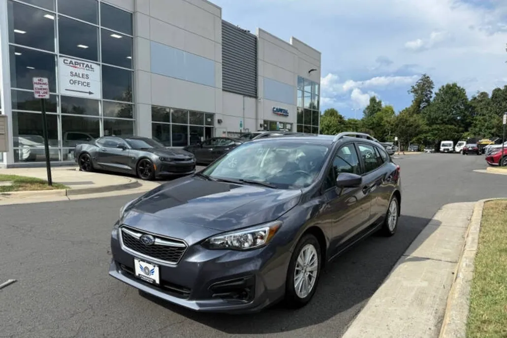 2017 Subaru Impreza Premium photo 1