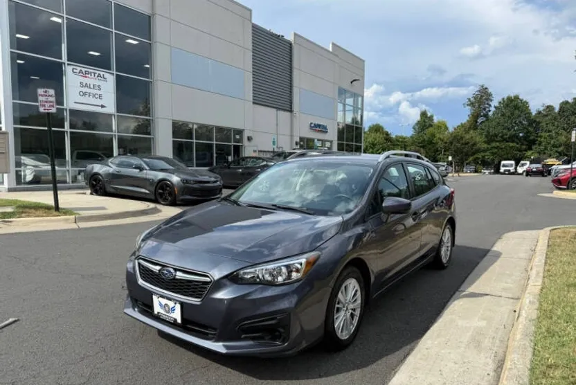 2017 Subaru Impreza Premium photo 1