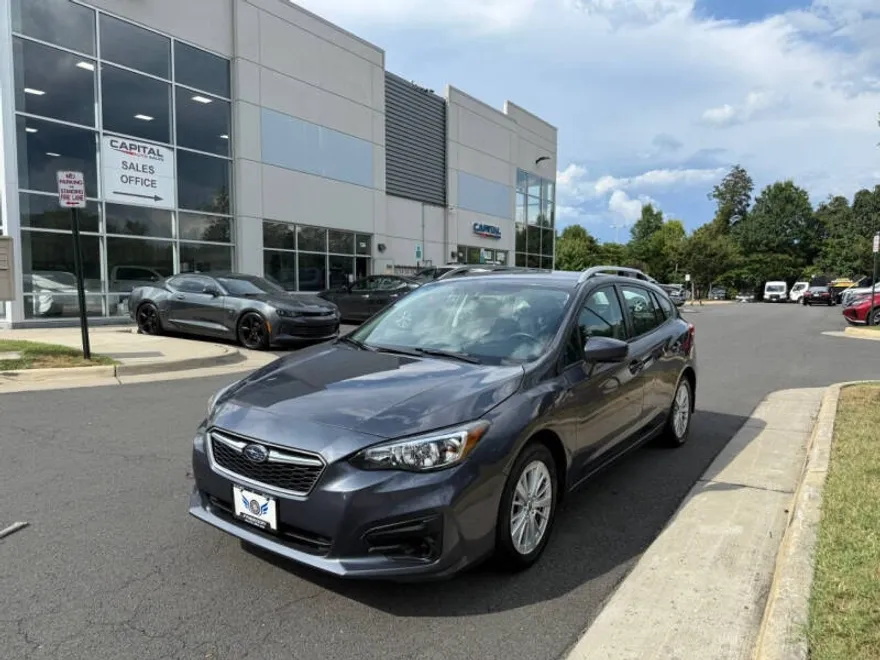 2017 Subaru Impreza Premium photo 1