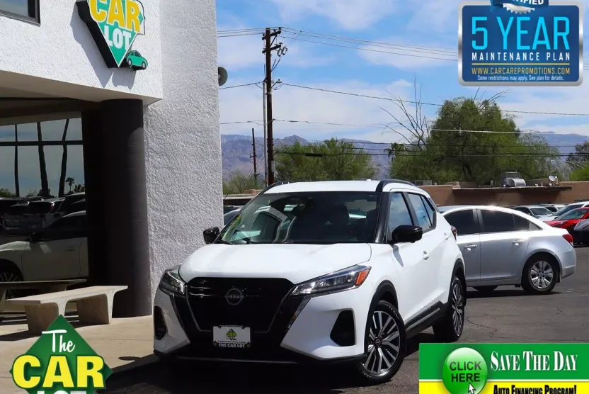 2023 Nissan Kicks SR photo 1