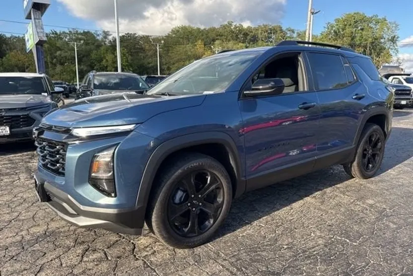 2026 Chevrolet Equinox LT photo 1