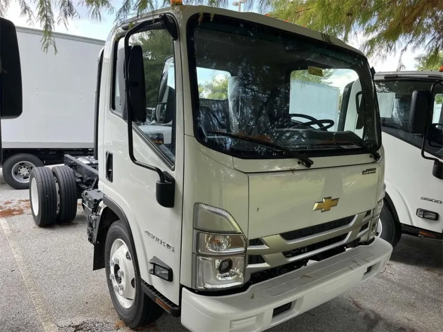 2025 Chevrolet Silverado 4500HD photo 1
