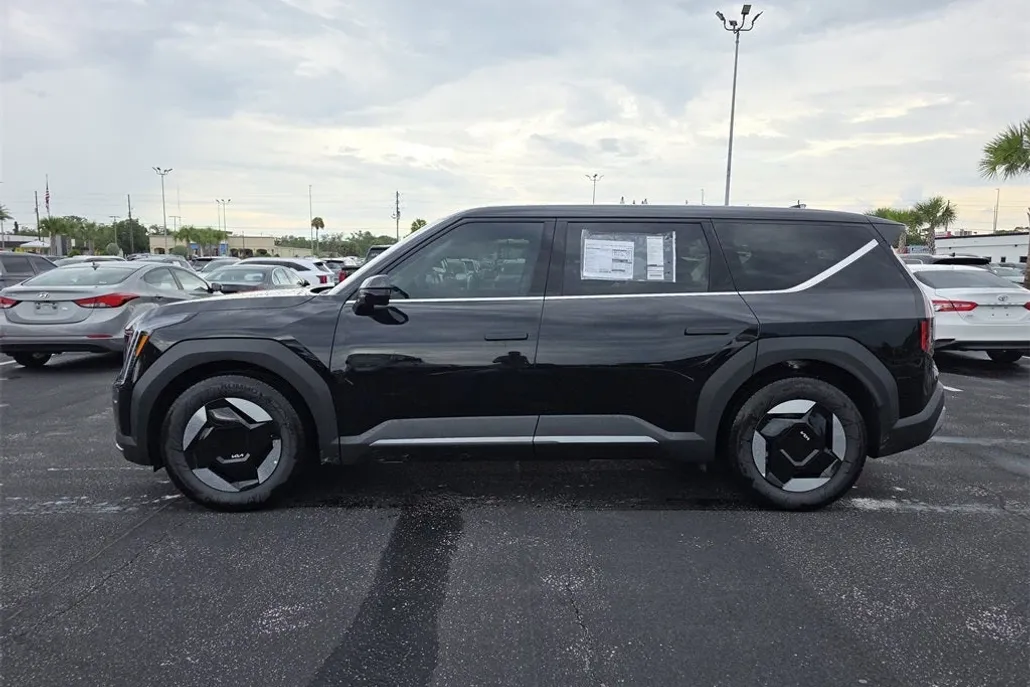 2026 Kia EV9 Light Long Range photo 1