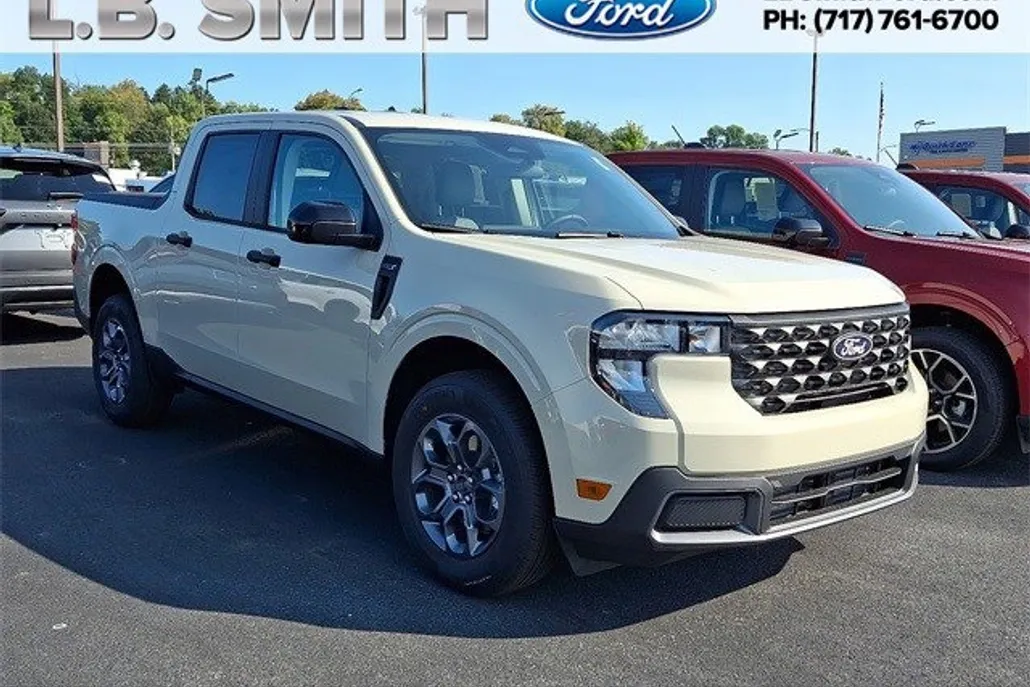 2025 Ford Maverick XLT photo 1