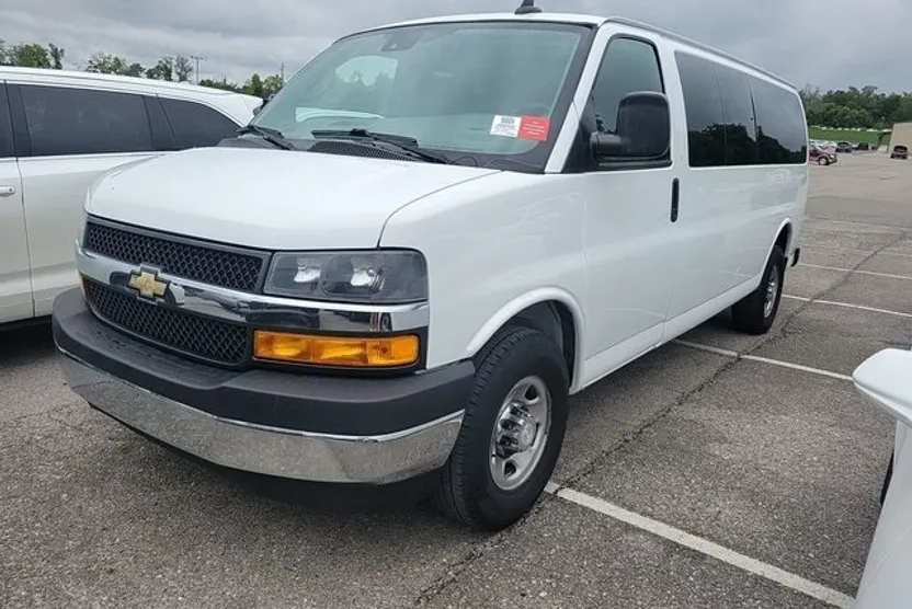 2020 Chevrolet Express 3500 LT Passenger Van photo 1