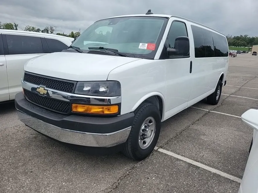 2020 Chevrolet Express 3500 LT Passenger Van photo 1