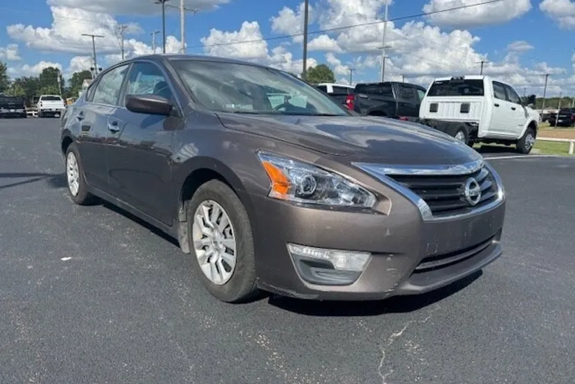 2014 Nissan Altima 2.5 S photo 1
