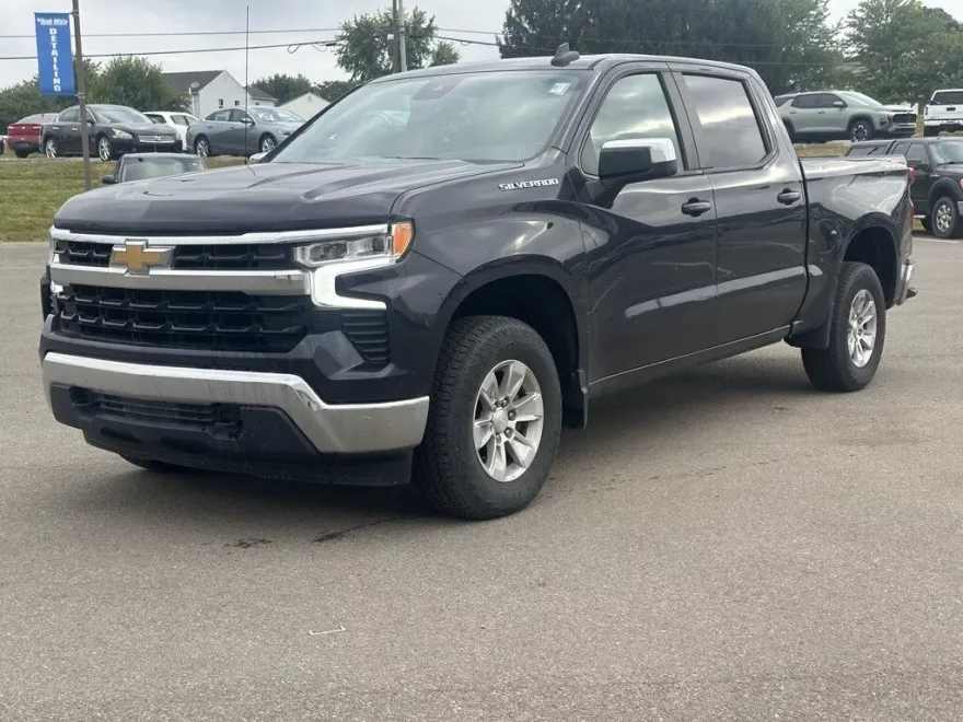 2022 Chevrolet Silverado 1500 LT photo 1