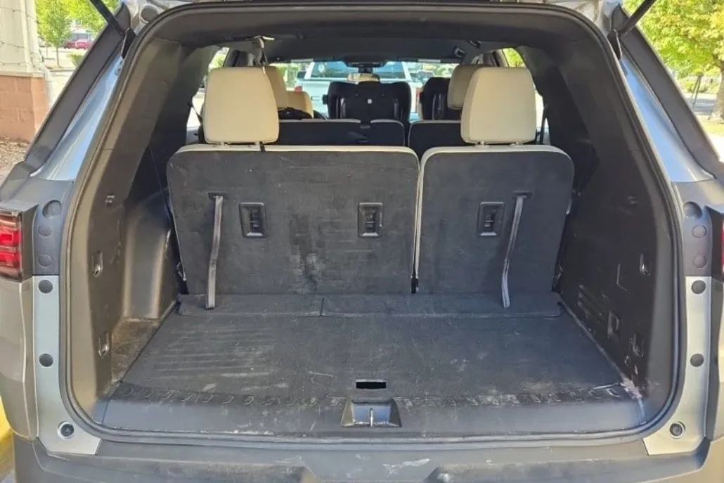 2023 Chevrolet Traverse LS photo 1