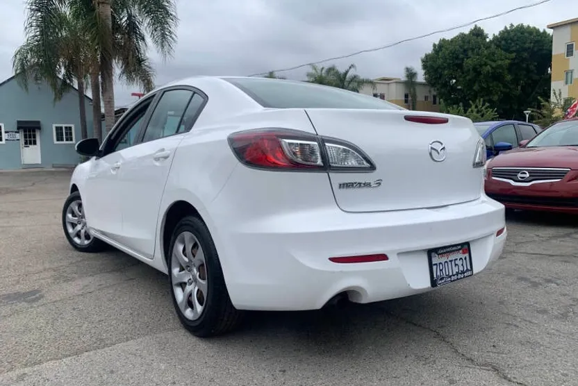 2013 Mazda Mazda3 i SV photo 1
