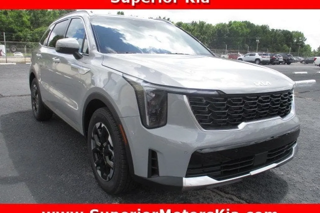 2025 Kia Sorento S photo 1
