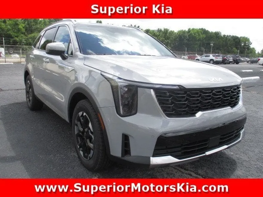 2025 Kia Sorento S photo 1