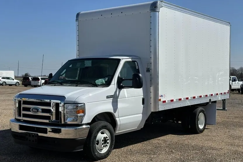 2025 Ford E-350 Base photo 1
