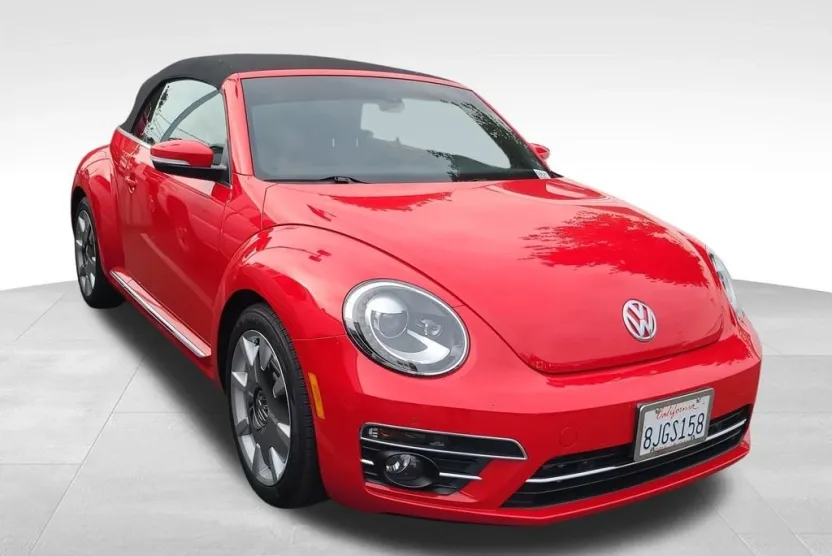 2019 Volkswagen Beetle Convertible SE photo 1