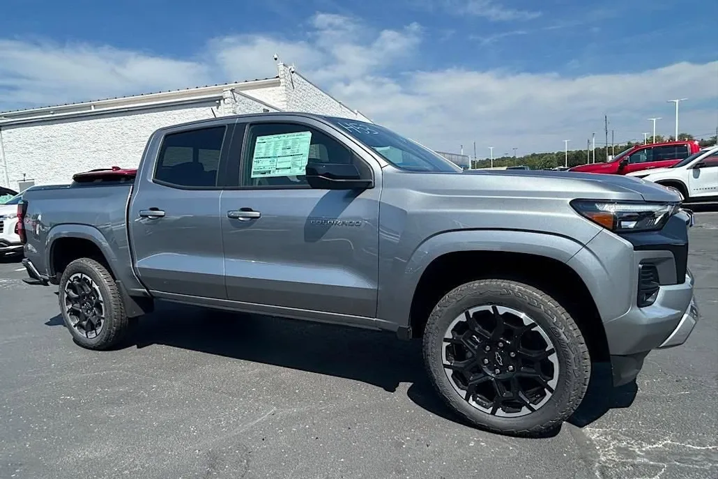 2026 Chevrolet Colorado Z71 photo 1