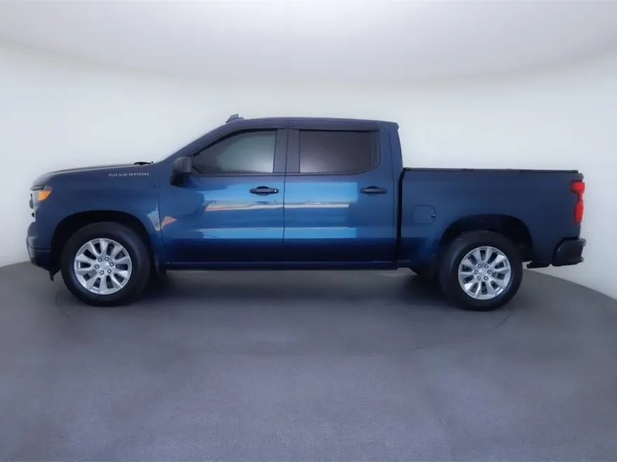 2022 Chevrolet Silverado 1500 Custom photo 1