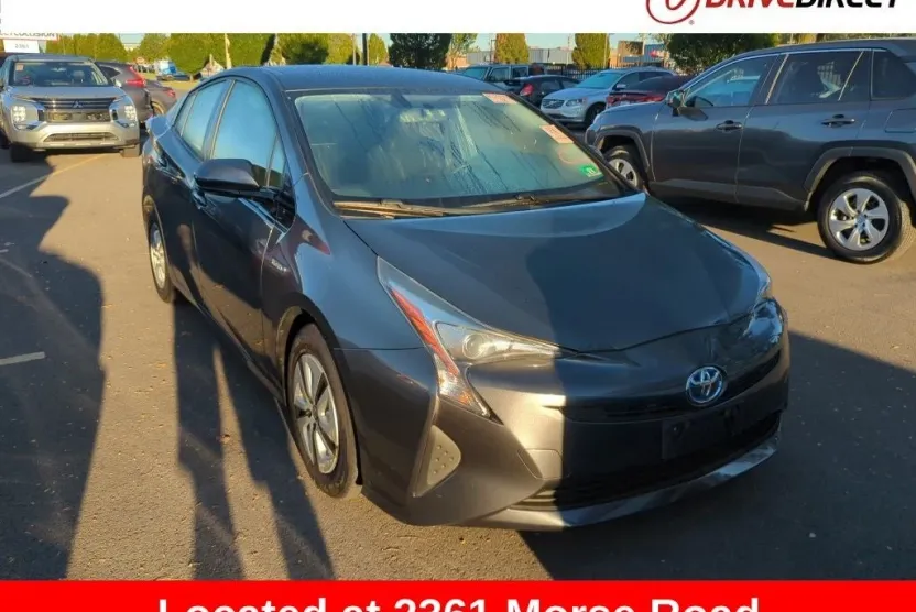 2016 Toyota Prius Three photo 1