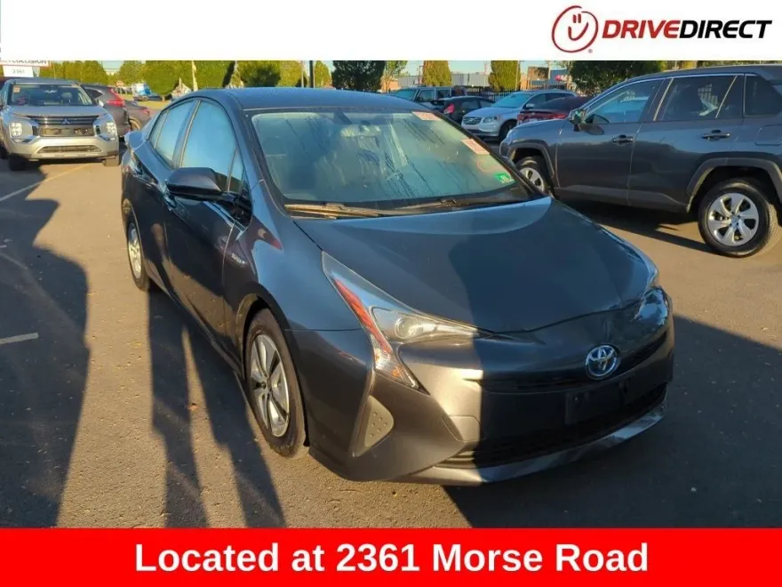 2016 Toyota Prius Three photo 1
