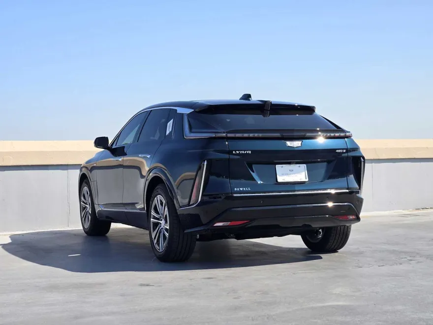 2025 Cadillac Lyriq Luxury photo 1