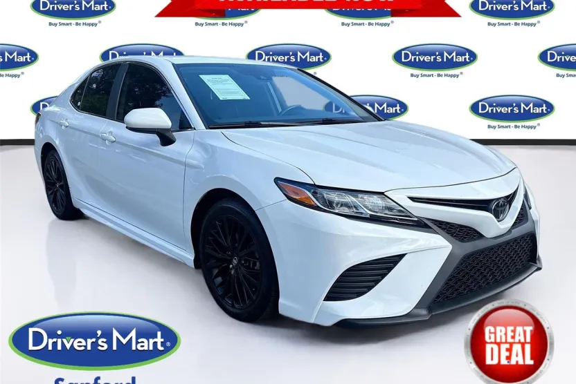 2019 Toyota Camry SE photo 1