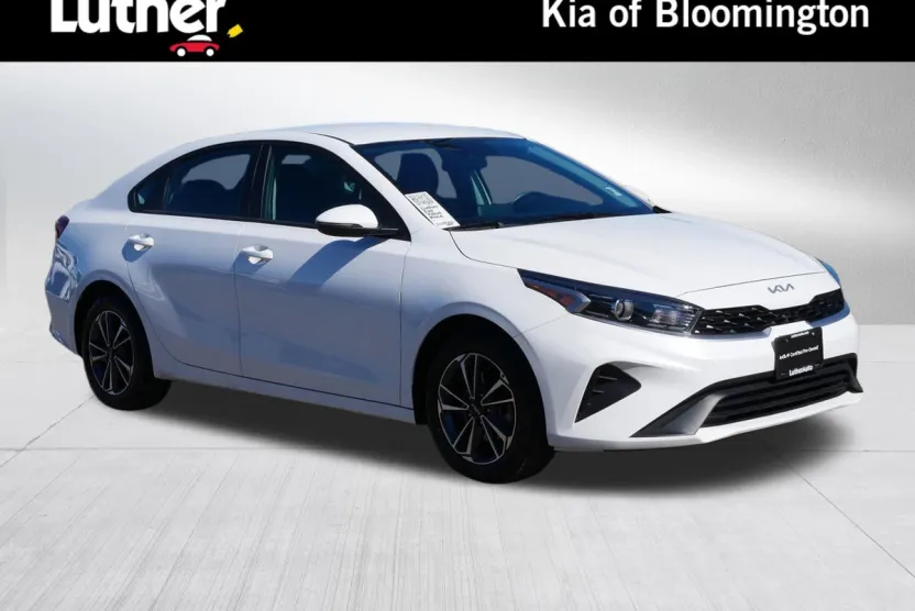 2024 Kia Forte LXS photo 1