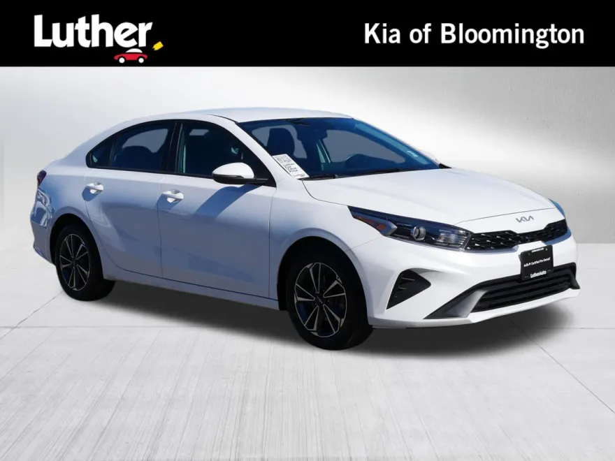 2024 Kia Forte LXS photo 1