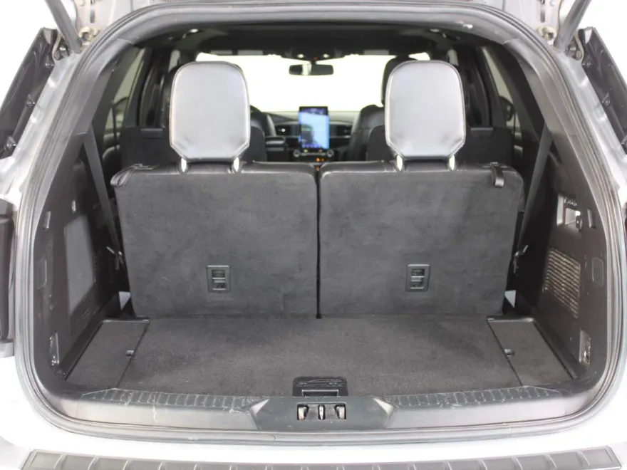2021 Ford Explorer ST photo 1