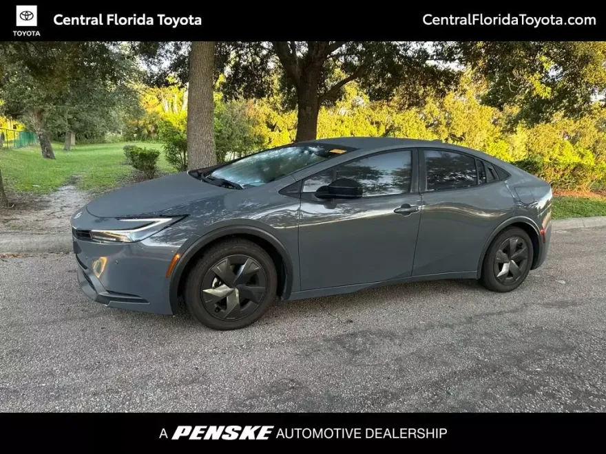 2024 Toyota Prius LE photo 1