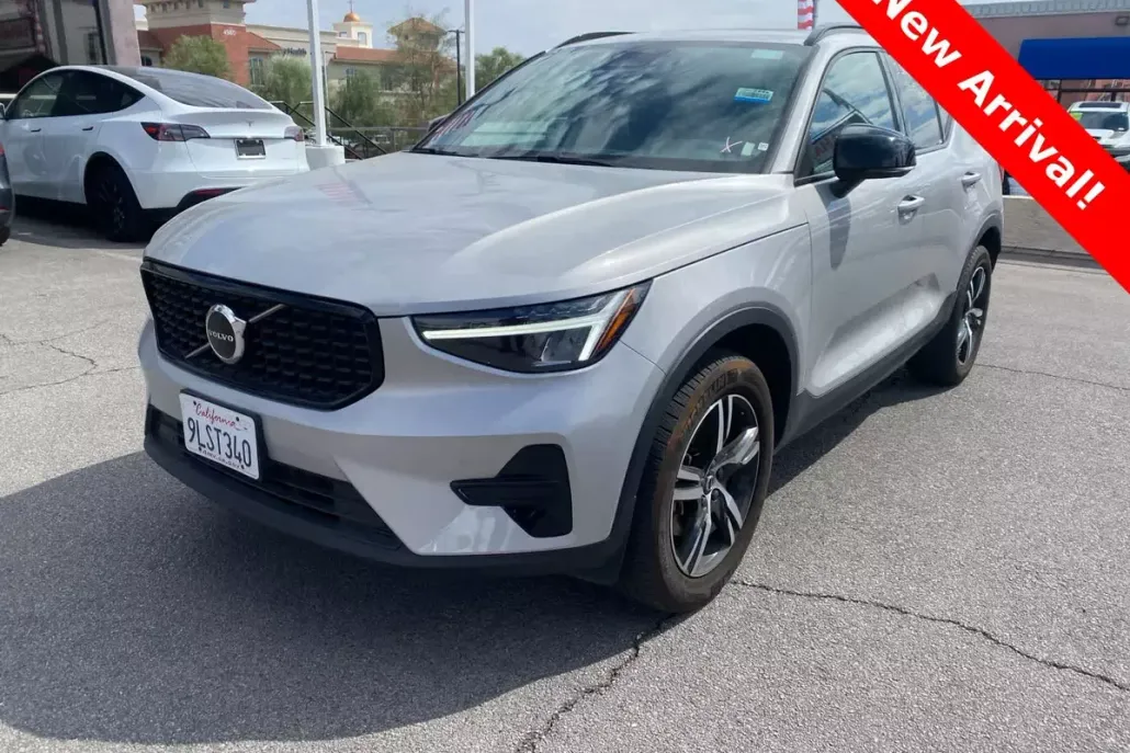 2024 Volvo XC40 Core photo 1