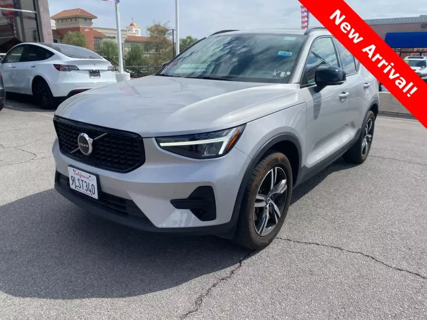 2024 Volvo XC40 Core photo 1