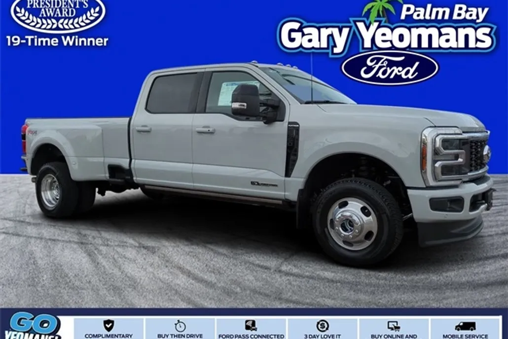 2025 Ford F-350 Platinum photo 1