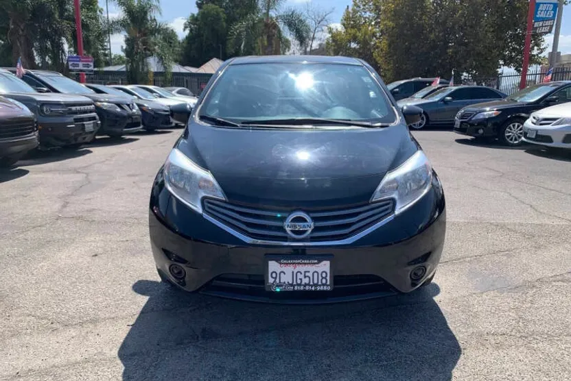 2016 Nissan Versa Note SV photo 1
