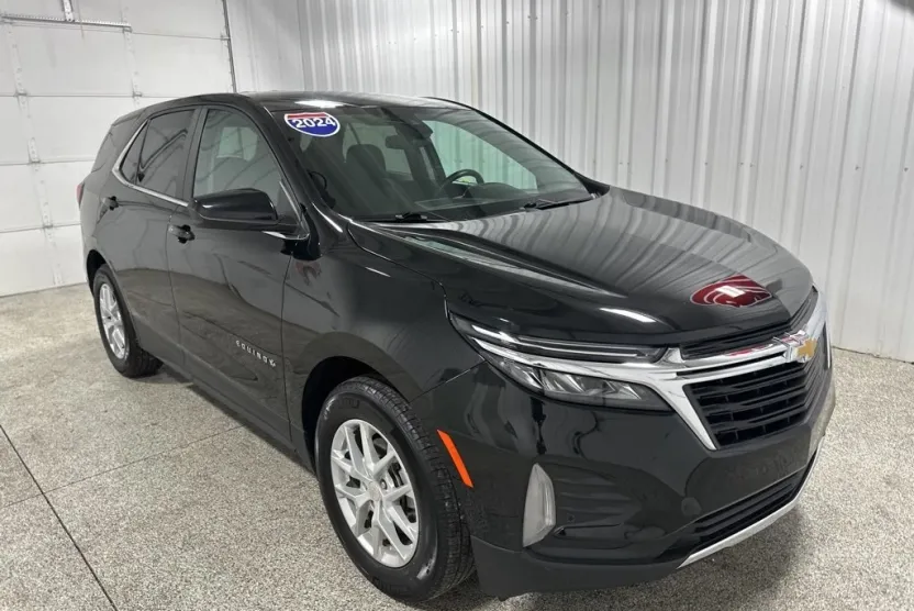 2024 Chevrolet Equinox LT photo 1