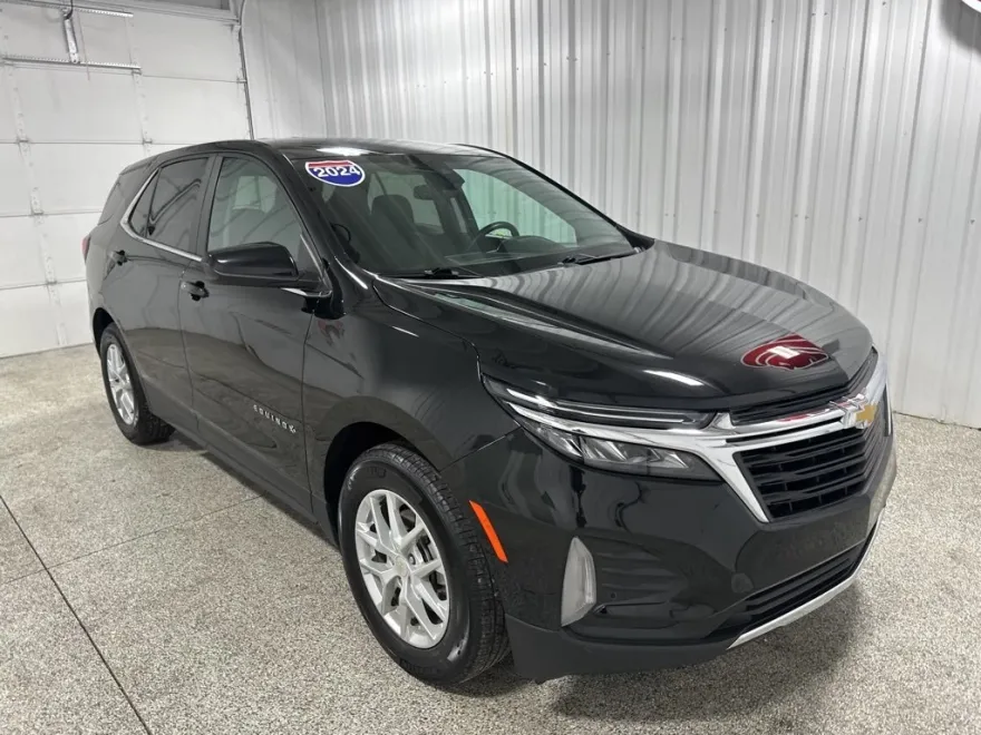 2024 Chevrolet Equinox LT photo 1