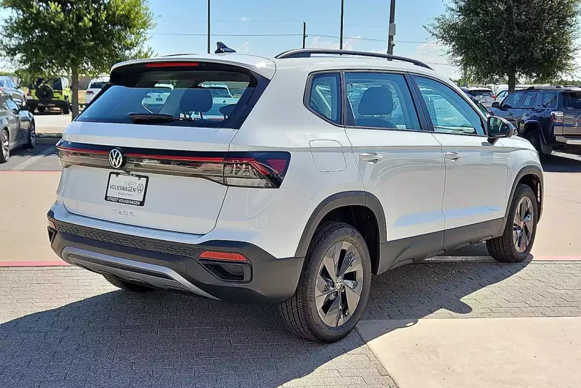 2025 Volkswagen Taos S photo 1