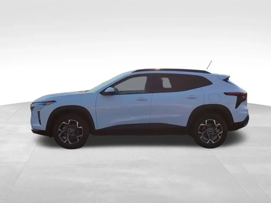 2025 Chevrolet Trax LT photo 1