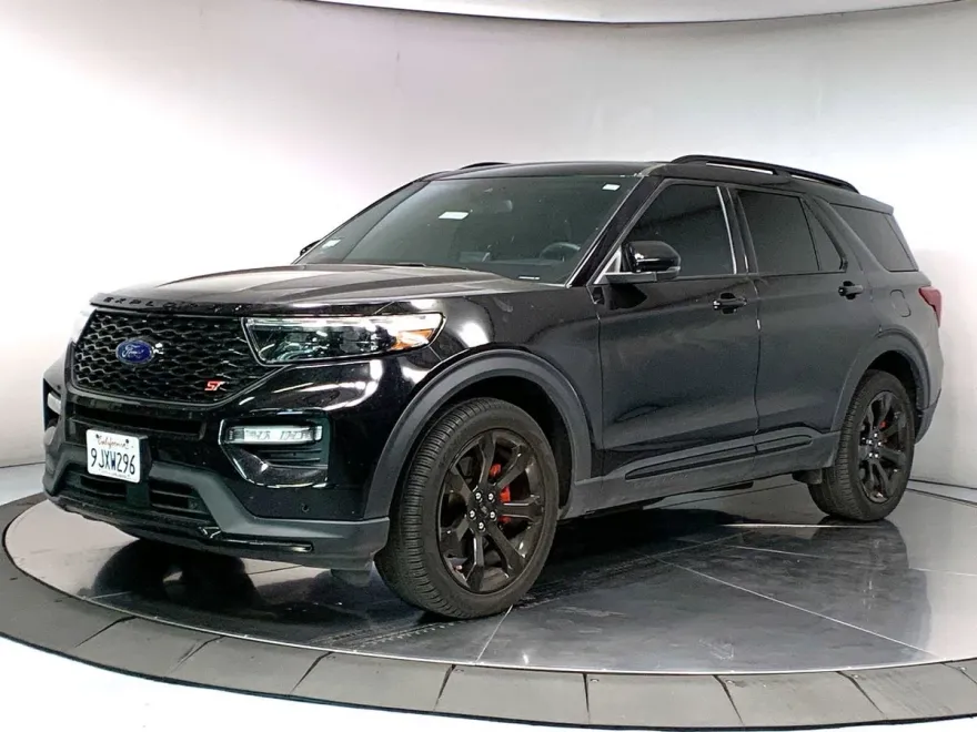 2023 Ford Explorer ST photo 1