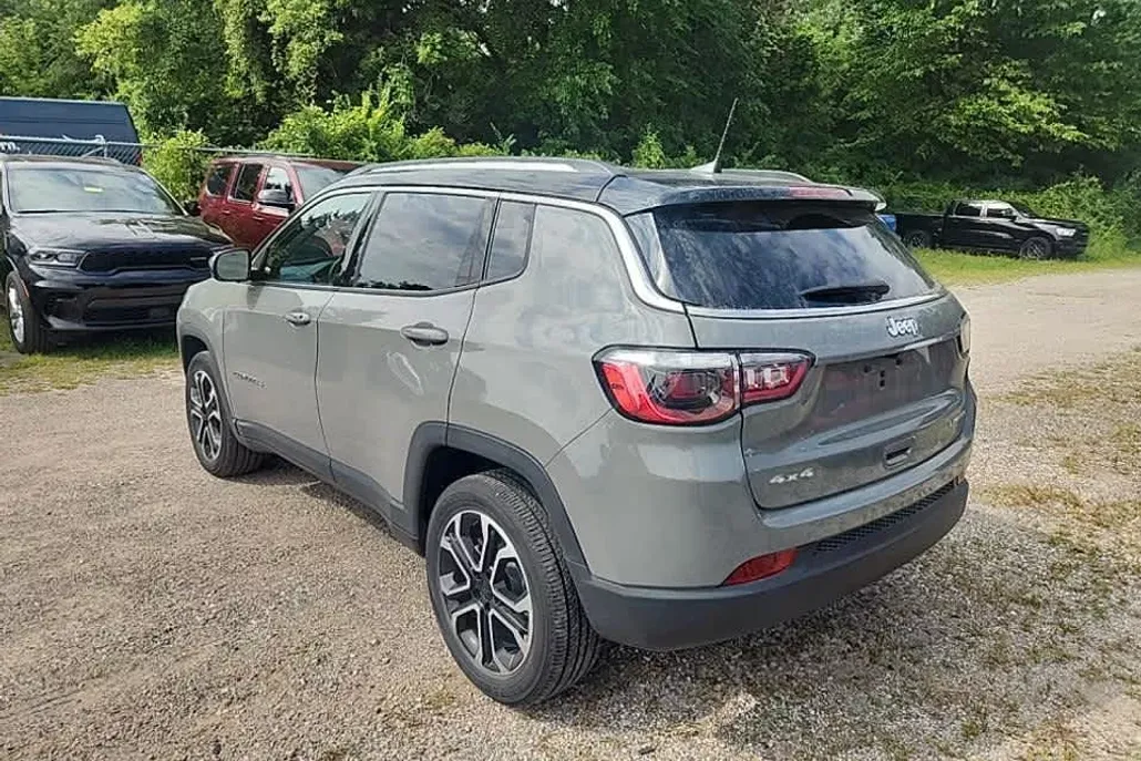 2022 Jeep Compass Limited photo 1